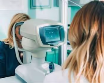 Medida da Pressão Intraocular usando o Tonômetro de Sopro.
